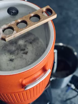 10 RyCollier  Mash Paddle avec dcoupes en forme de houblon